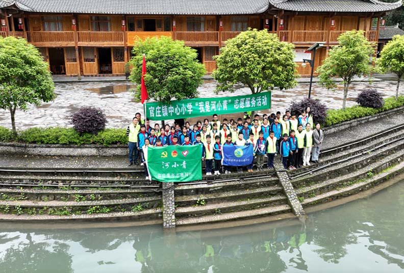 沅陵“河小青”在行动。凌长启摄