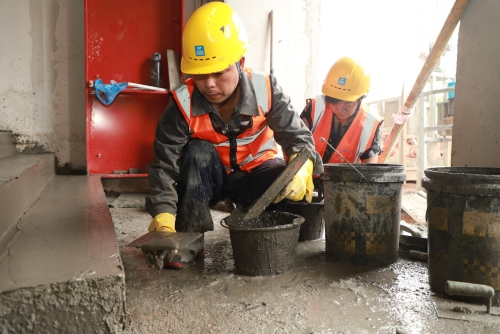 夫妻俩在一起工作。受访单位供图