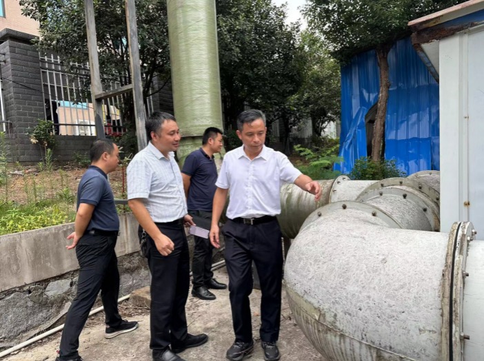 检查问题现场。单位供图