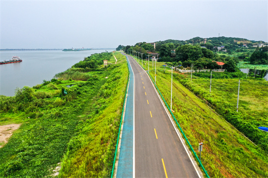 湘江东岸堤防全线建成贯通。何文滔摄