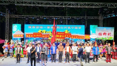 各村齐聚“超级达村秀”舞台。肖炜桦摄