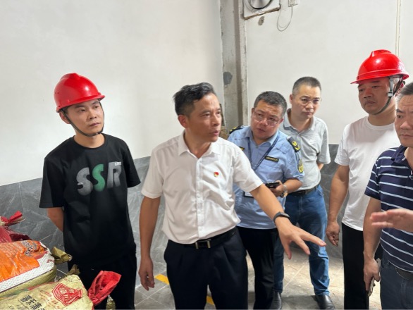 “四不两直”检查现场。单位供图