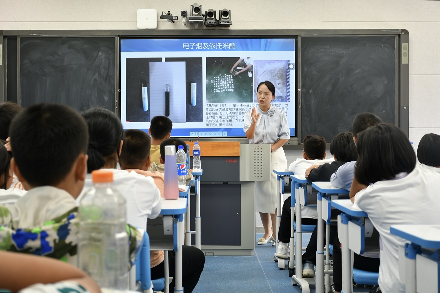 課堂講說。姚蝶攝