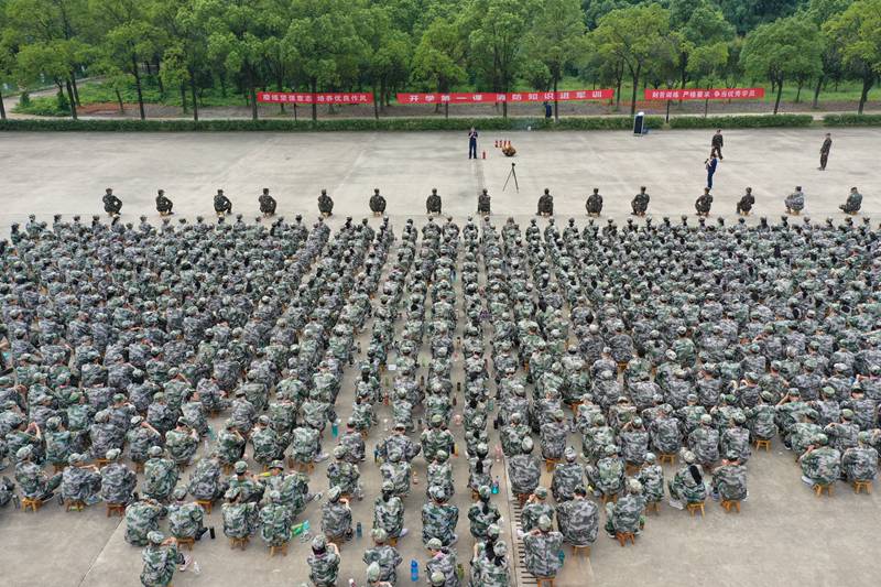 岳陽市消防救援支隊走進學生軍訓營開展“開學第一課，消防進軍訓”活動。單位供圖