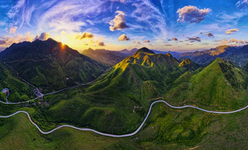 新宁黄金牧场高山草甸。受访单位供图