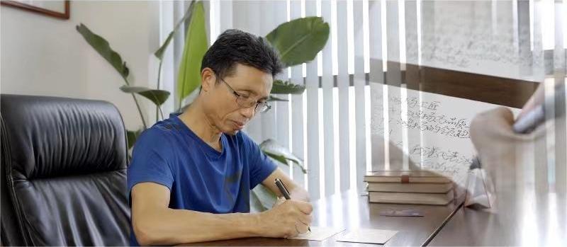 陈忠平工作照。受访者供图