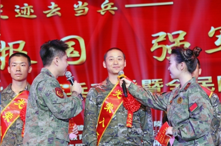 新兵代表暢談入伍感想。單位供圖