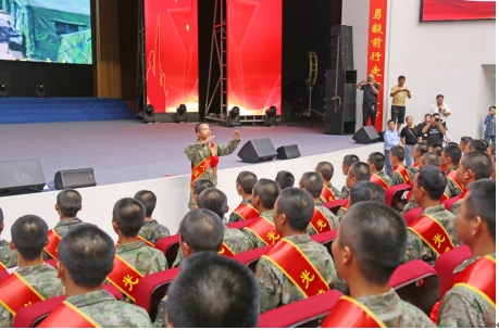 新兵拉歌現場。單位供圖