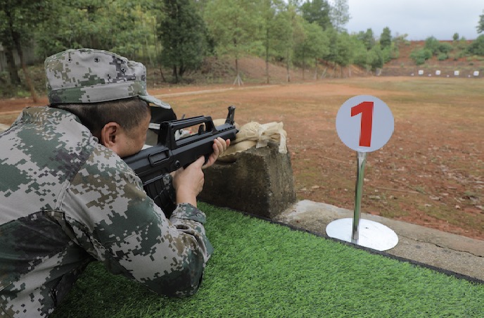 实弹射击体验。单位供图
