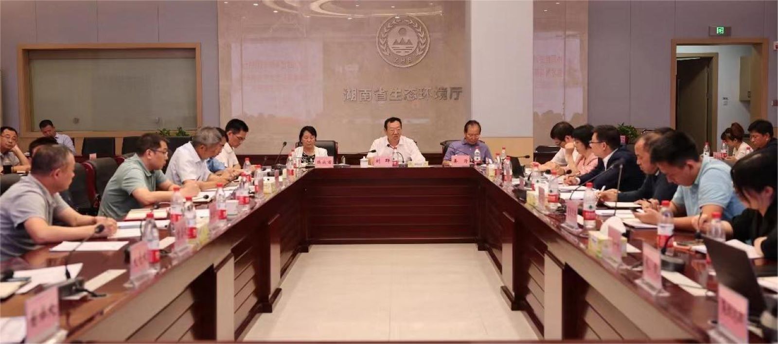 省生态环境事务中心党委书记、主任刘翔主持会议。单位供图