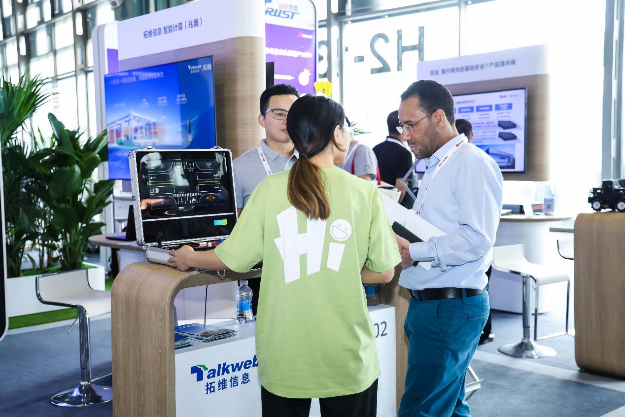 拓维信息展区现场。企业供图
