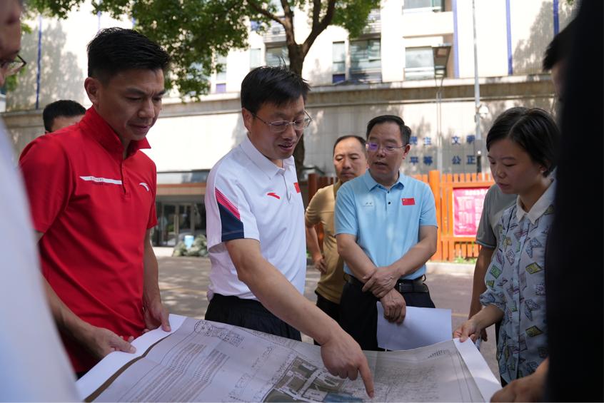 天心区委副书记、区长周志军率队督查五一商圈平安建设相关工作。 受访单位供图