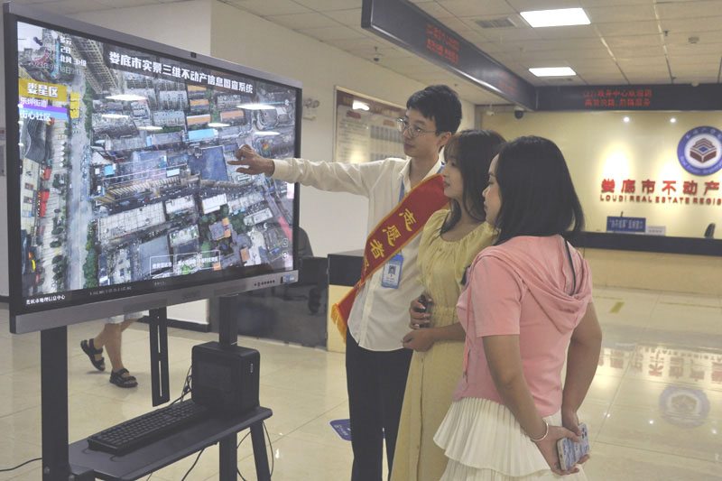 市民通过“实景三维娄底”以图查房。毛艺汉摄