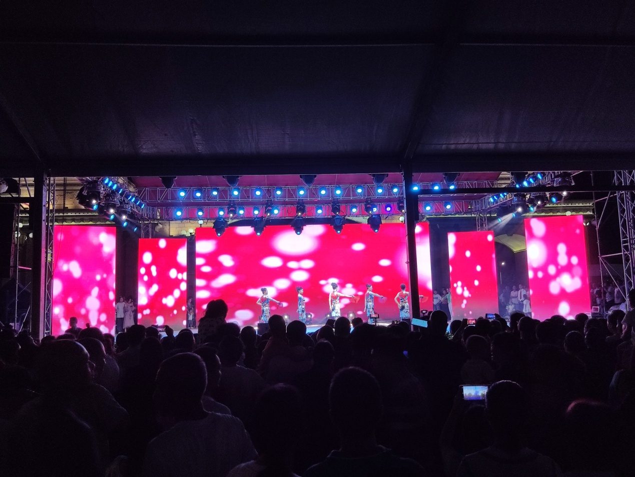 “中秋之夜”文艺晚会。黄星摄