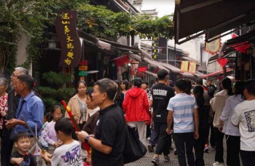 靖港古鎮吸引了大批游客。受訪單位供圖