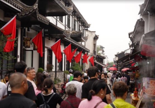 靖港古鎮吸引了大批游客。受訪單位供圖