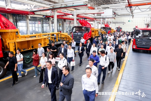 18号数字化厂房参观。受访单位供图