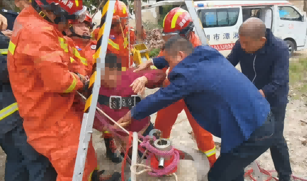 圖為成功營救瞬間（單位供圖）