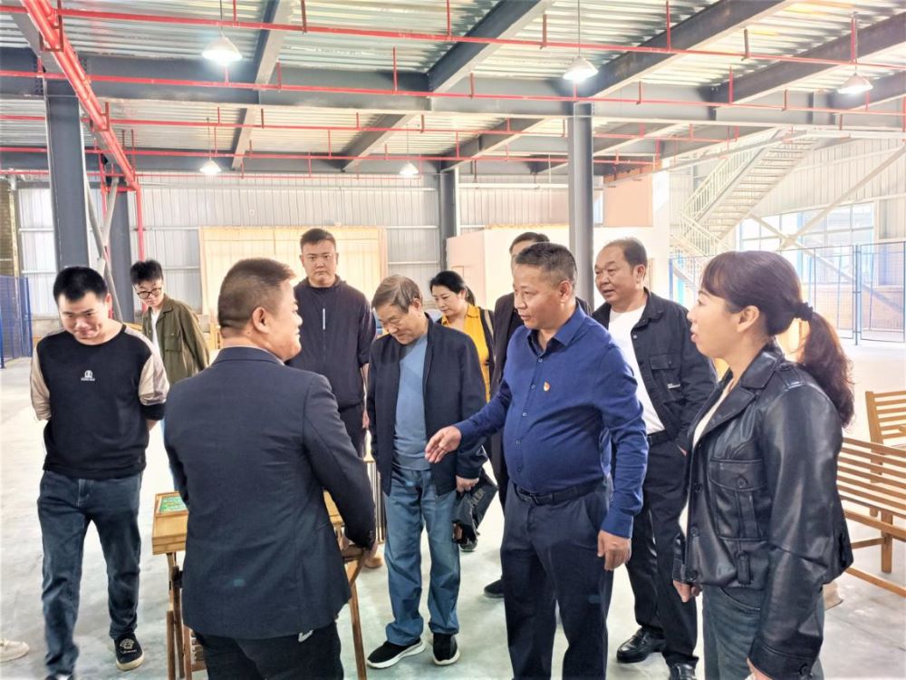 实地了解帮扶企业湖南省波恩贝竹木科技有限公司生产经营情况。袁静摄
