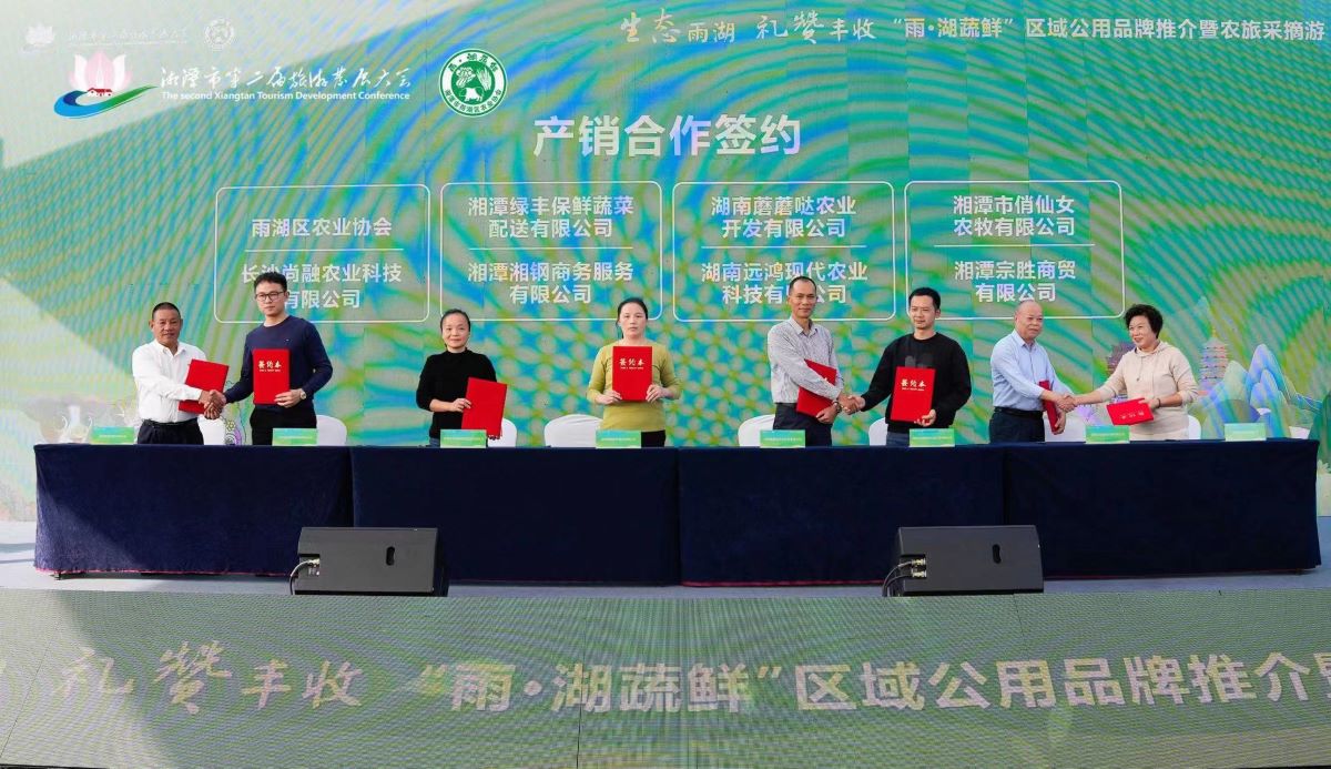 4对企业产销合作签约。雷雨霞摄