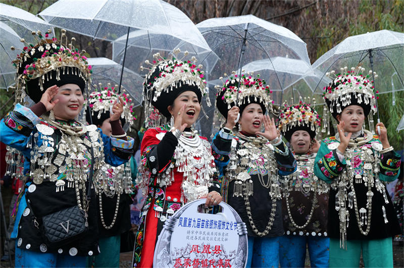 第九屆苗族銀飾服飾文化節兩大精彩節會活動在鳳凰舉行。 吳東林攝
