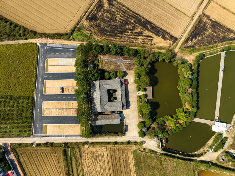 生态停车场。北盛镇供图