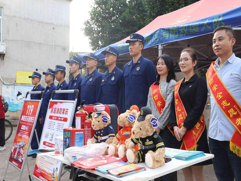 利用消防互動文創禮品開展消防宣傳（單位供圖）