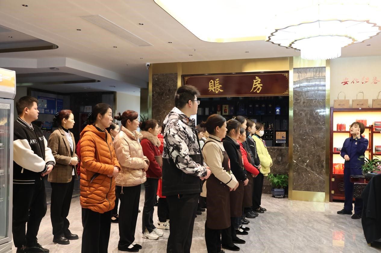 安化大队进入辖区餐饮场所开展消防安全知识培训。（单位供图）