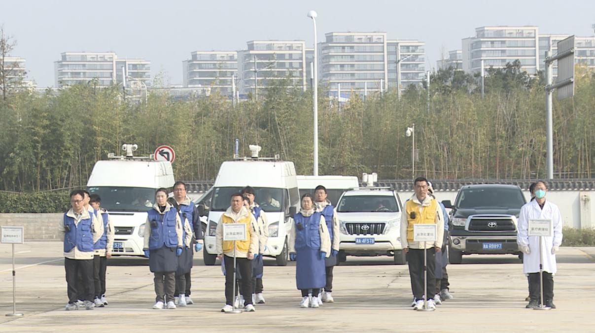 應急演習應急人員列隊等待。單位供圖