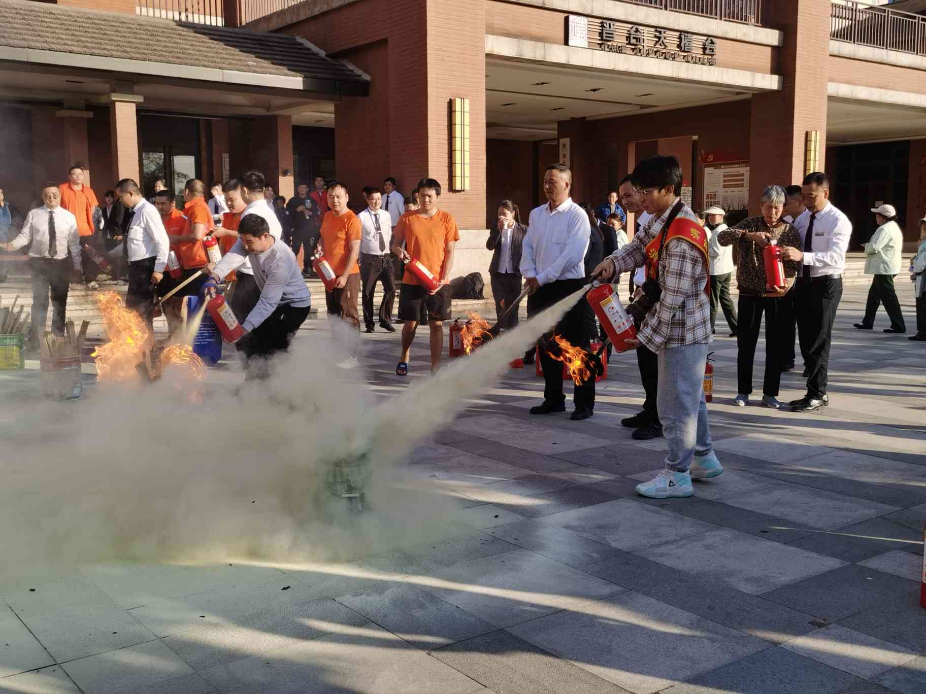 防患于未“燃”，组织物业员工齐学消防知识（单位供图）