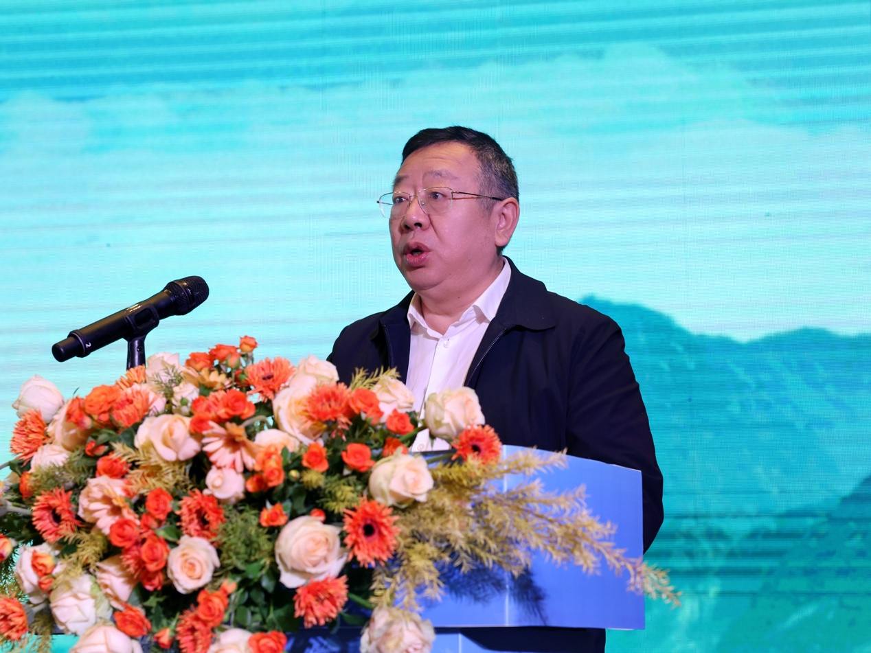 湖南省生态环境厅党组书记、厅长刘群为邵阳年会致辞。单位供图