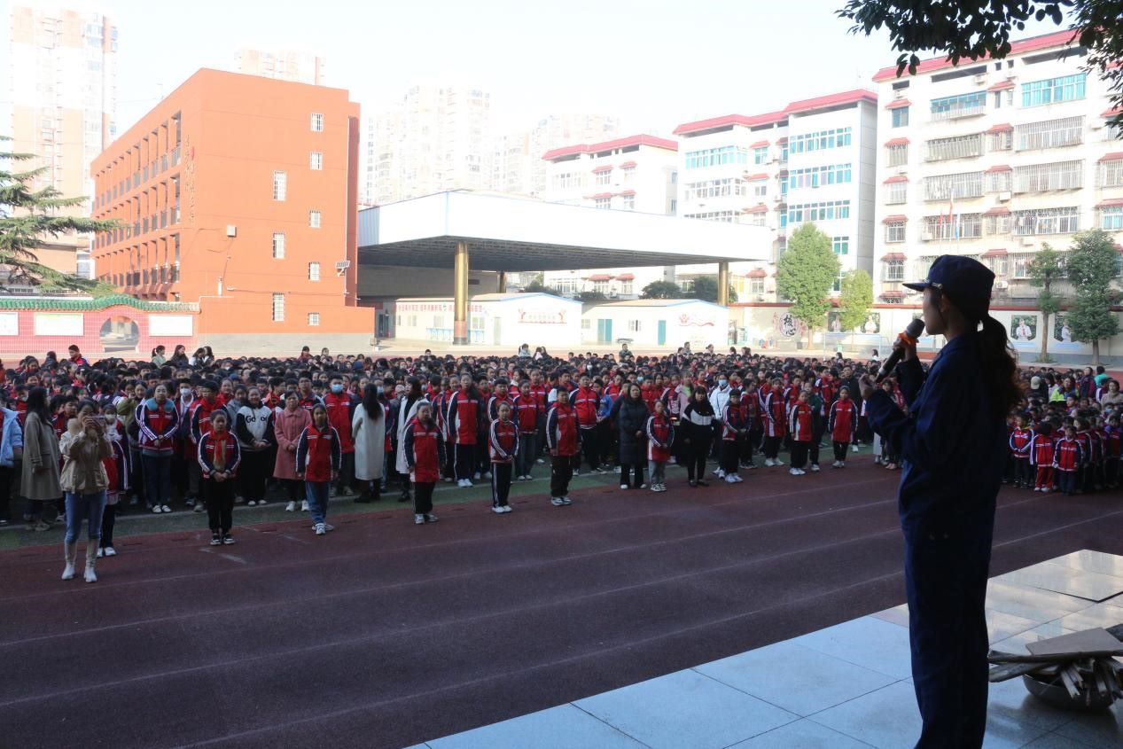 南县消防救援大队组织开展校园消防知识宣传。（单位供图）
