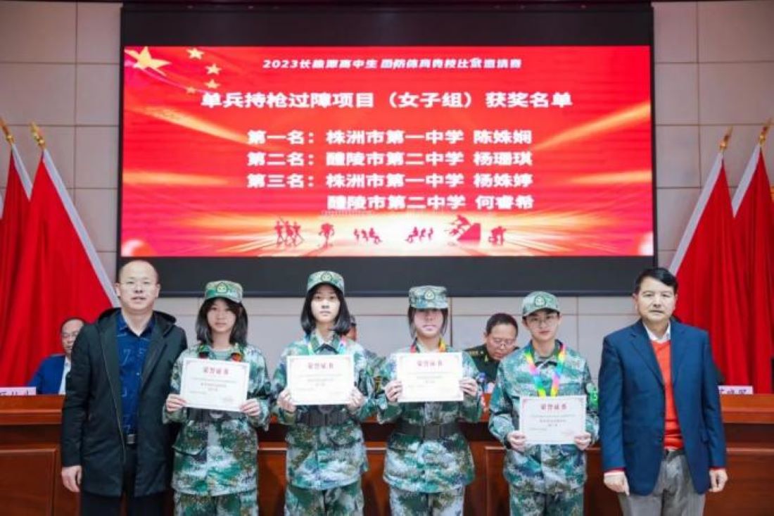 為各項目獲獎者頒獎。單位供圖