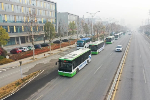 望城经开区通勤车、穿梭巴士。受访单位供图