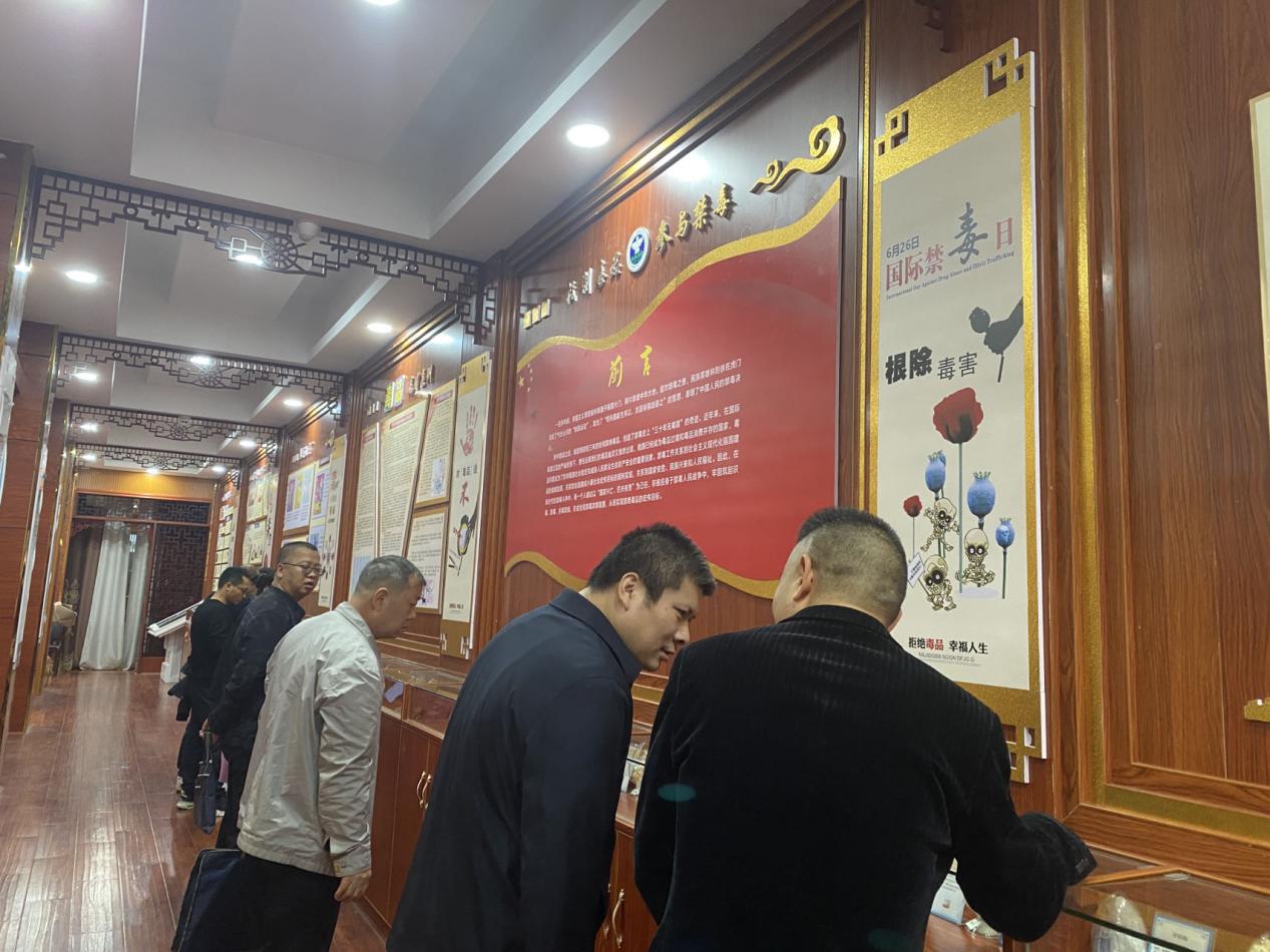 大祥区司法局组织全体党员干部职工前往大祥区禁毒教育基地进行实际参观学习。单位供图
