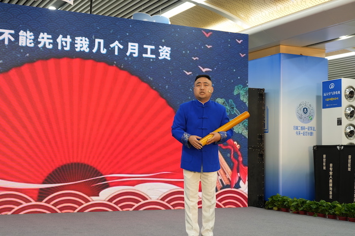长沙法治文化主题弹词《三鞠躬》。刘汕摄