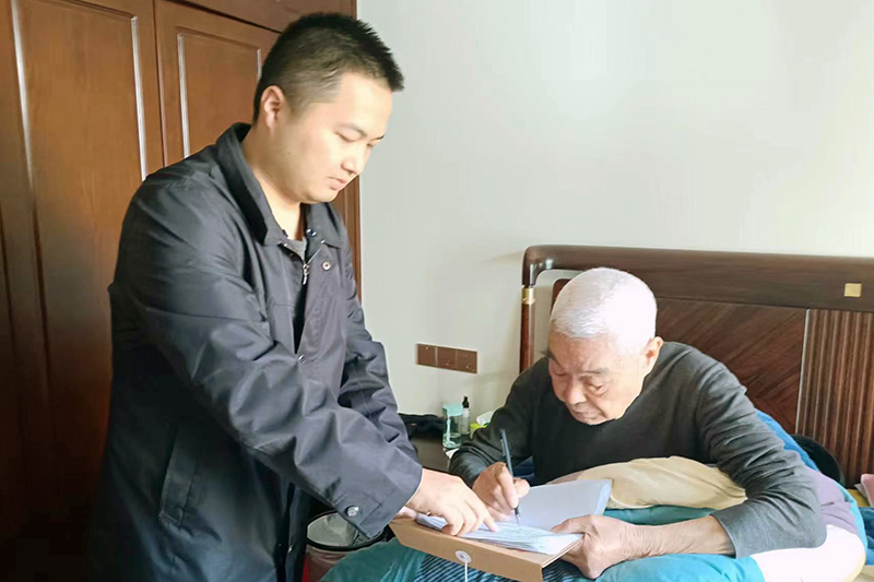 婁底不動產非公証繼承登記上門服務現場。李星攝