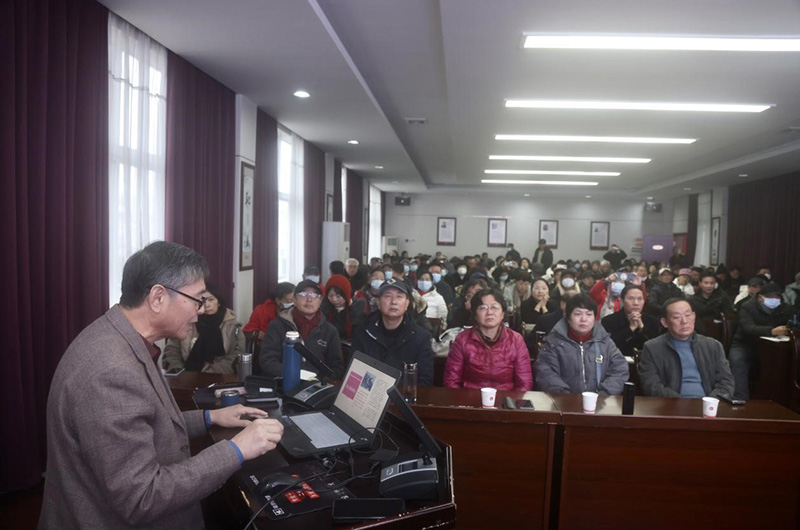 现场人气爆棚。李根摄