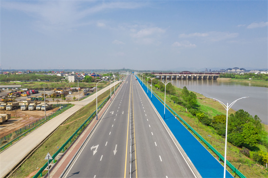 望城产投集团建设的潇湘路北延线（沩水桥—乔口）道路工程一标段。受访单位供图