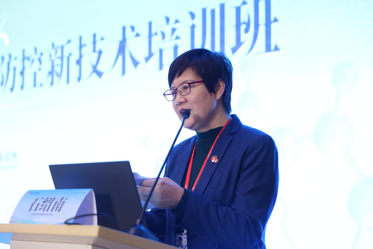 湖南妇女儿童医院护理副院长石绍南致欢迎辞。单位供图