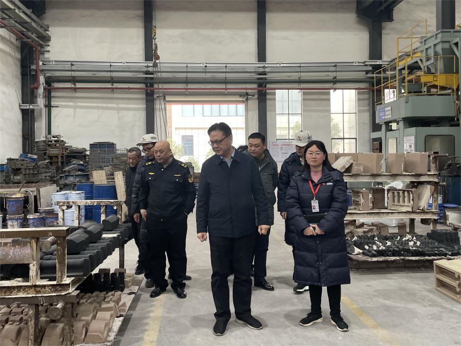 12月20日，局党组成员、副局长颜少龙一行调研石峰区九方铸造有限责任公司。单位供图