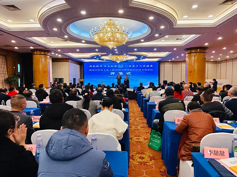 开幕式现场气氛热烈。何彪摄