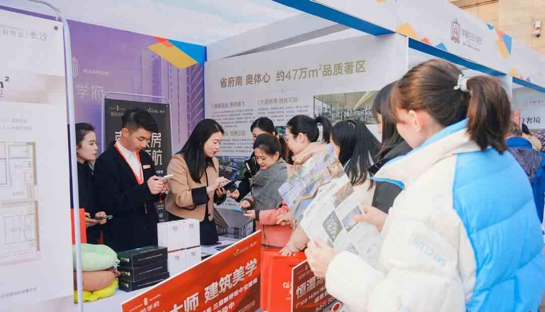 看房市民前來樓盤咨詢。單位供圖