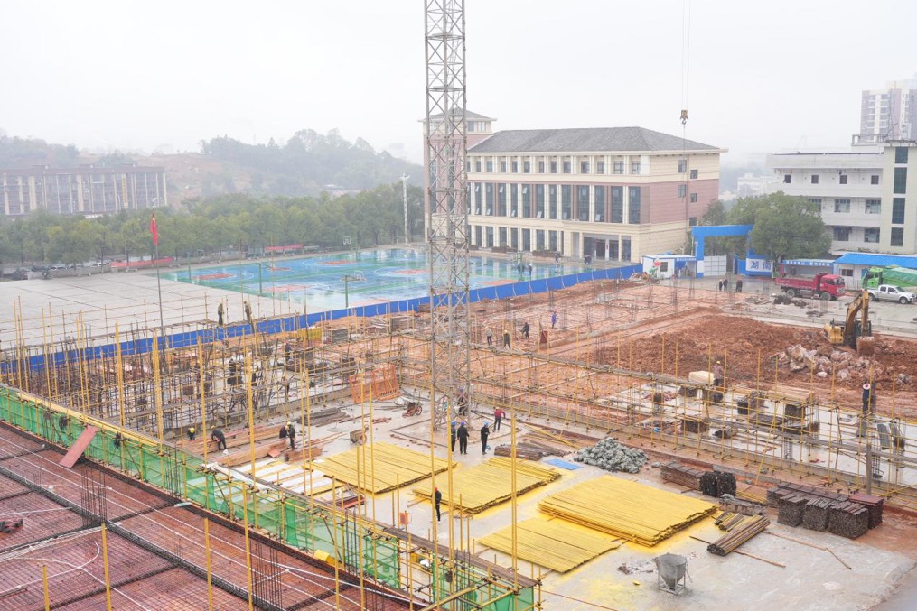 中方县第一中学“徐特立”项目火热建设中。中方县供图
