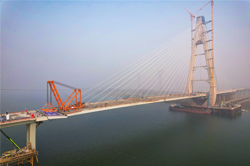 湘江上跨度最大的独塔斜拉桥顺利合龙