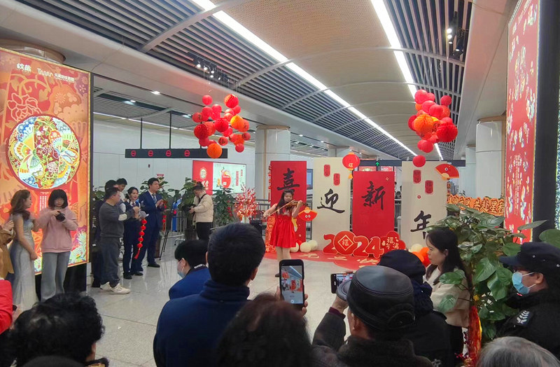 小提琴演奏。人民网记者 刘宾摄