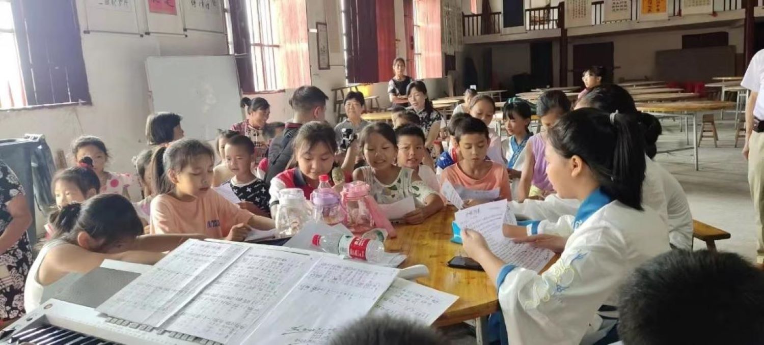 “暑期托管班”的公益課堂。縣委宣傳部供圖