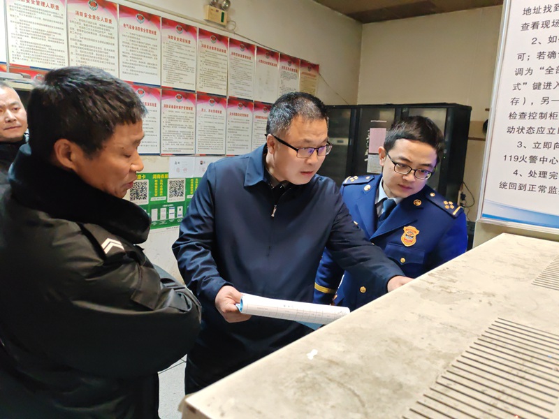 岳阳消防联合市商务局开展商场市场专项检查(单位供图)