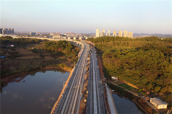 2023年6月28日，长株潭城际轨道交通西环线一期工程通车。湖南城际铁路有限公司供图