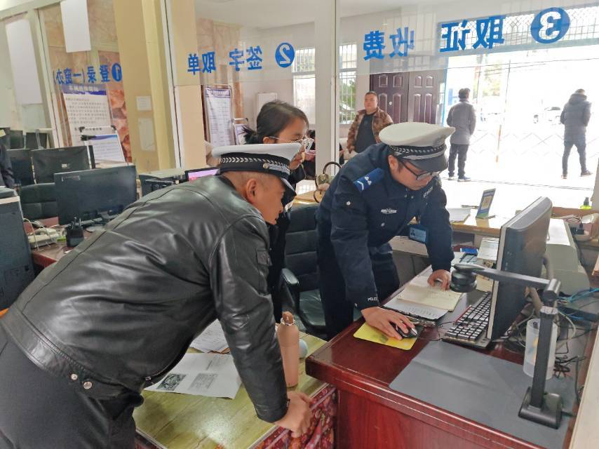 公安交警部门深入企业开展安全检查。单位供图